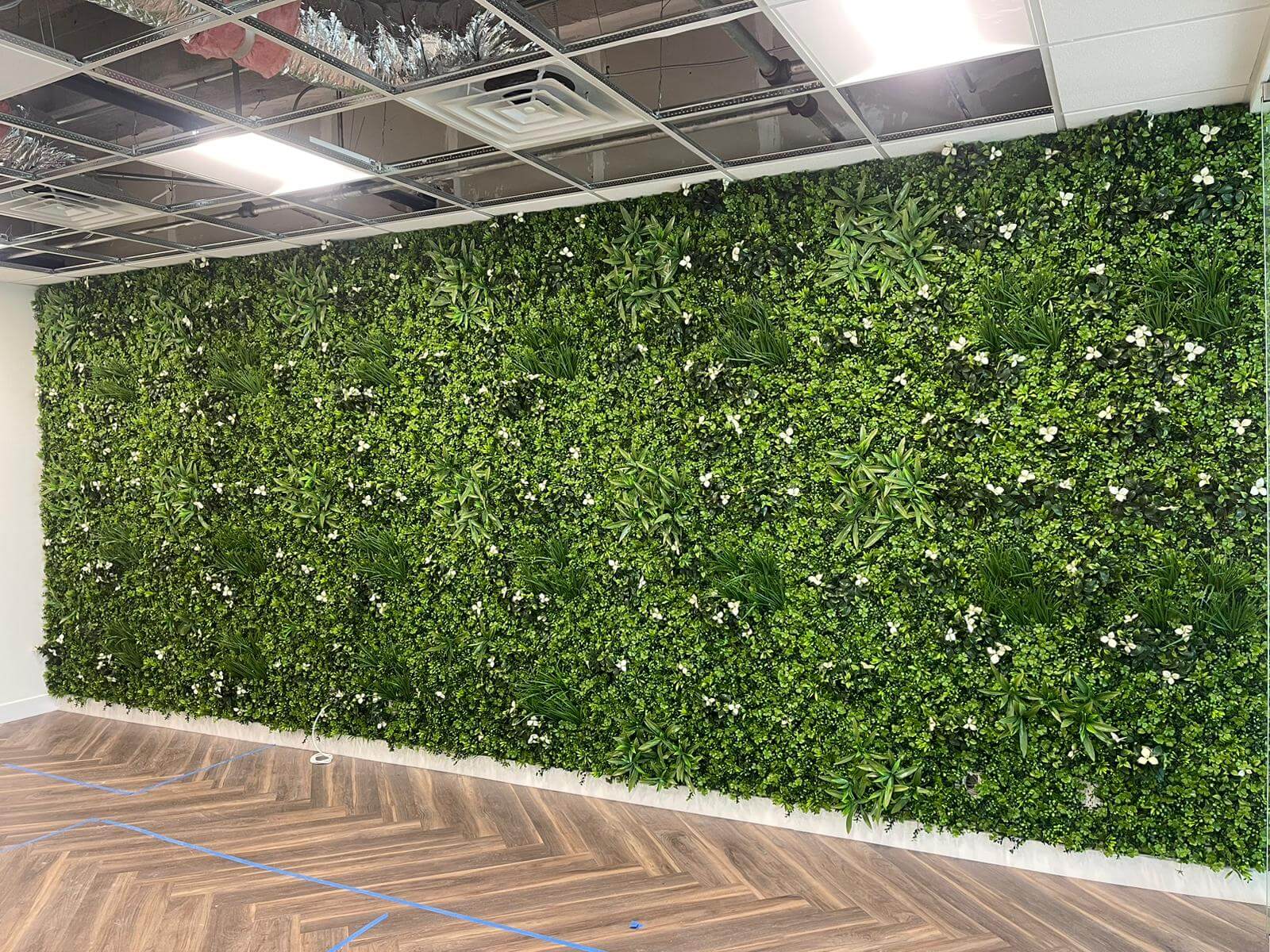 Luxury White Oasis Artificial Vertical Garden 40