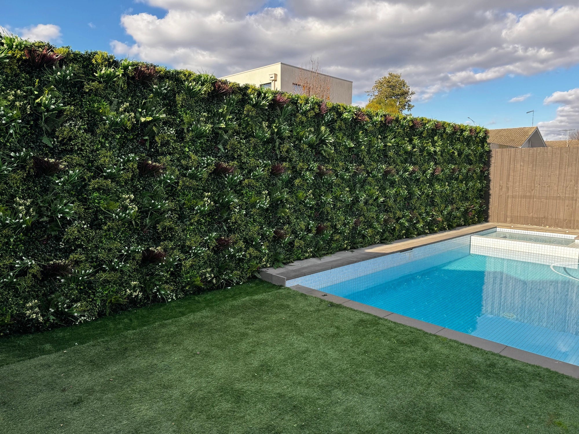Ultra-Luxury Lush Spring Artificial Vertical Garden Green Wall 40