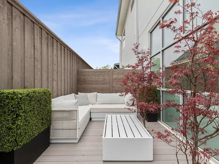 Black Metal Planter Medium + Wheels